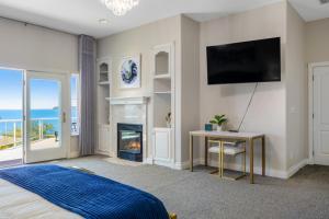a bedroom with a fireplace and a tv on the wall at Driftwood Retreat Upstairs in Blaine