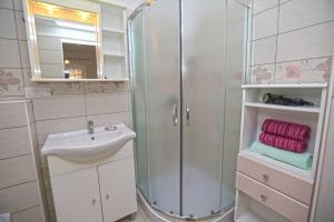 Łazienka w obiekcie Apartments Prosperina Hvar