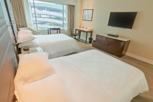 Ένα ή περισσότερα κρεβάτια σε δωμάτιο στο Sheraton Guayaquil