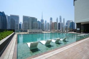 Bazén v ubytování Studio in heart of Dubai - 15 Northside - Business Bay nebo v jeho okolí