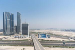 Nespecifikovaný výhled na destinaci Dubaj nebo výhled na město při pohledu z apartmánu