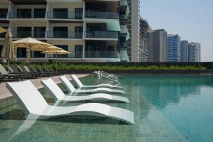 Bazén v ubytování Studio in heart of Dubai - 15 Northside - Business Bay nebo v jeho okolí