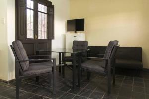a dining room with a table and chairs at Del Fundador in San Luis