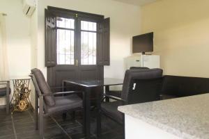 a living room with a table and chairs and a television at Del Fundador in San Luis