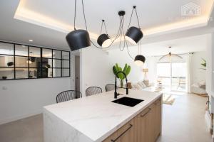 Zdjęcie z galerii obiektu Scandinavian style apartment with sea views in a beachfront urbanisation in Calahonda 15 minutes from center of Marbella! w mieście Sitio de Calahonda
