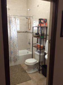 Ein Badezimmer in der Unterkunft Le Quad - One Bedroom & Studio Apt - Private, Spacious & Secured