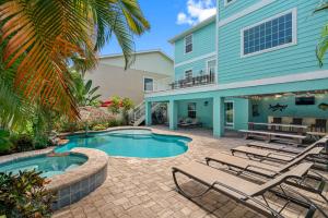 Bazén v ubytování Emerald Seas nebo v jeho okolí