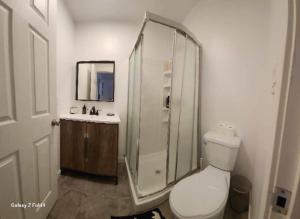 Kúpeľňa v ubytovaní Beautiful Maple ridge farm cabin unit A