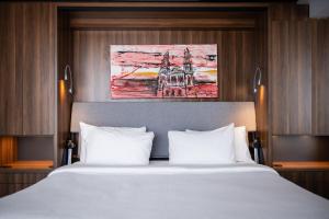 Postel nebo postele na pokoji v ubytování Hotel Chicoutimi, affilié à Hyvi