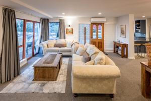 Posezení v ubytování Magnificent Apartment with Great Views!