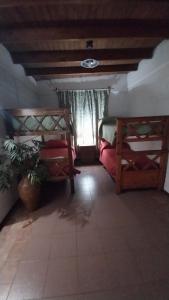 Двухъярусная кровать или двухъярусные кровати в номере Suspiros De Mendoza