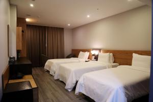 Embledon Hotel客房内的一张或多张床位