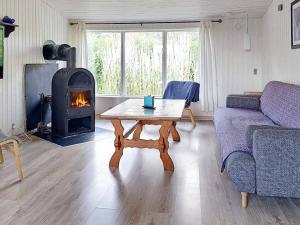Posezení v ubytování Holiday home Karrebæksminde LIV