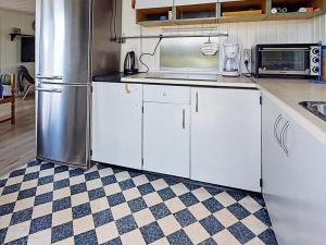 Kuchyň nebo kuchyňský kout v ubytování Holiday home Karrebæksminde LIV