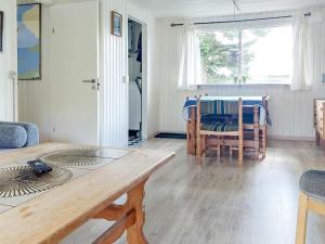 Posezení v ubytování Holiday home Karrebæksminde LIV