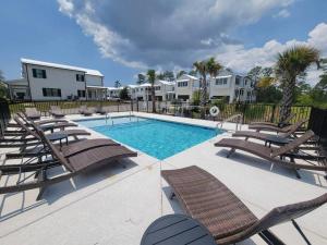 Bassein majutusasutuses 5 Star 4/3 sleeps 16 with Arcade GAME ROOM & POOL! või selle lähedal