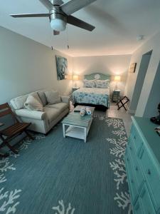 a living room with a couch and a bed at Tarpon Tale Inn in Sanibel