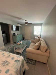 a living room with a couch and a table at Tarpon Tale Inn in Sanibel