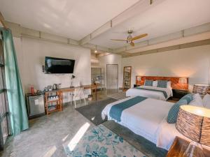 Postel nebo postele na pokoji v ubytování Kaimana Resort Siargao