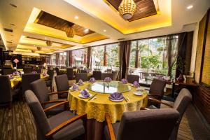 a dining room with a table and chairs at Swan Lake Hotel in Tourakom