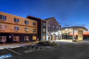 a parking lot in front of a building at Fairfield Inn & Suites Memphis Southaven in Southaven