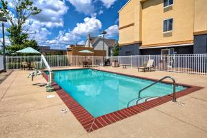 a swimming pool at a apartment complex at Fairfield Inn & Suites Memphis Southaven in Southaven