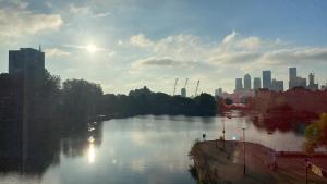 a view of a river with a city in the background at Lovely bright double room-private bathroom in London +1 photo