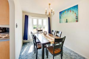 Ảnh trong thư viện ảnh của 1 Mi to Hersheypark Home with Patio in Hershey! ở Hershey
