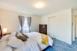 Ảnh trong thư viện ảnh của 1 Mi to Hersheypark Home with Patio in Hershey! ở Hershey