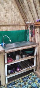 Η κουζίνα ή μικρή κουζίνα στο Bamboo hut Alpha Hotel