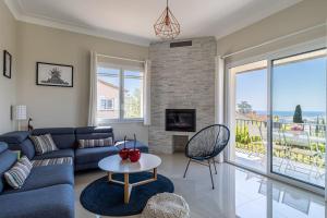 Superbe villa toute equipee, vue mer, a 1km des plages, piscine, barbecue, jeux enfants, mini golf, boulodrome, ping-pong, parking prive