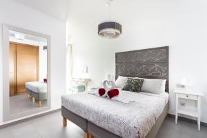 Posteľ alebo postele v izbe v ubytovaní Apartamentos Las Terrazas de Sotavento