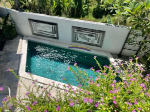 Bazén v ubytování Canggu - Pererenan Guesthouse " aBaliHouse " nebo v jeho okolí