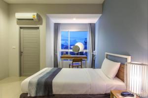 Postel nebo postele na pokoji v ubytování Hug Nimman Hotel