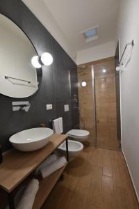 a bathroom with two sinks and a shower at Suite tomà in Bisceglie
