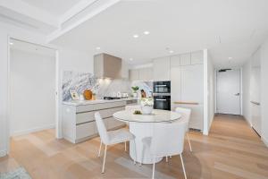 Jewel Beachfront Residences的厨房或小厨房