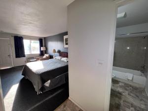 Postel nebo postele na pokoji v ubytování BIGGS NU-VU MOTEL