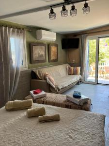 a living room with two beds and a couch at Villa Art Natalie in Kithnos