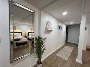 Hidden Gem! Spacious, Private, and Convenient Units Off River Road in Puyallup客房内的一张或多张床位