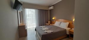 Postel nebo postele na pokoji v ubytování Hotel Serenity Tolo