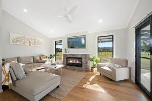 Un lugar para sentarse en The House - The Charles at Broke Hunter Valley Luxury