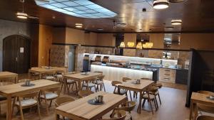 Cucina o angolo cottura di Hotel Česká Koruna