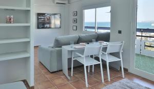 Część wypoczynkowa w obiekcie La Mar de Venus - Luxury Views in Puerto Deportivo