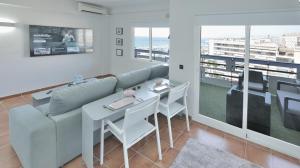 Telewizja i/lub zestaw kina domowego w obiekcie La Mar de Venus - Luxury Views in Puerto Deportivo