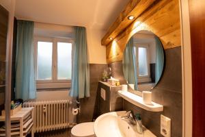 Koupelna v ubytování Haus Belchenwind + 21 fotografií