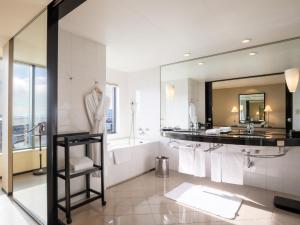 Grand Prince Hotel Osaka Bay的厨房或小厨房