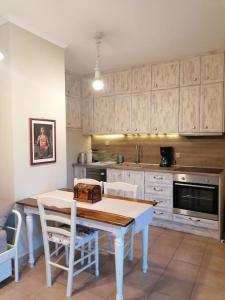 Una cocina o cocineta en Pera Vrisi