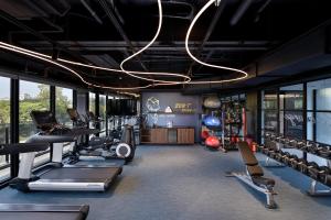 Fitness centrum a/nebo fitness zařízení v ubytování Aloft Tainan Anping