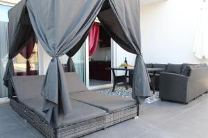Posedenie v ubytovaní Luxury apartment Maestral - private pool