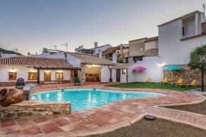 a swimming pool in the backyard of a house at 4 bedrooms villa with city view private pool and furnished garden at Mondron in Mondrón